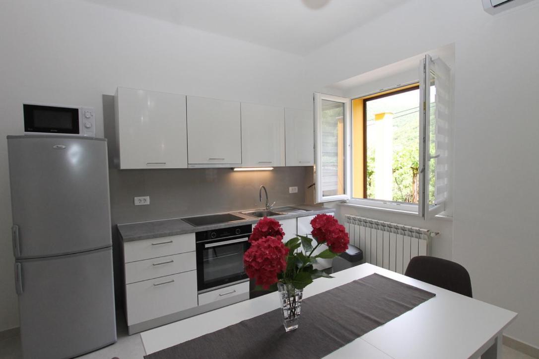 L Apartment Raša Exteriör bild