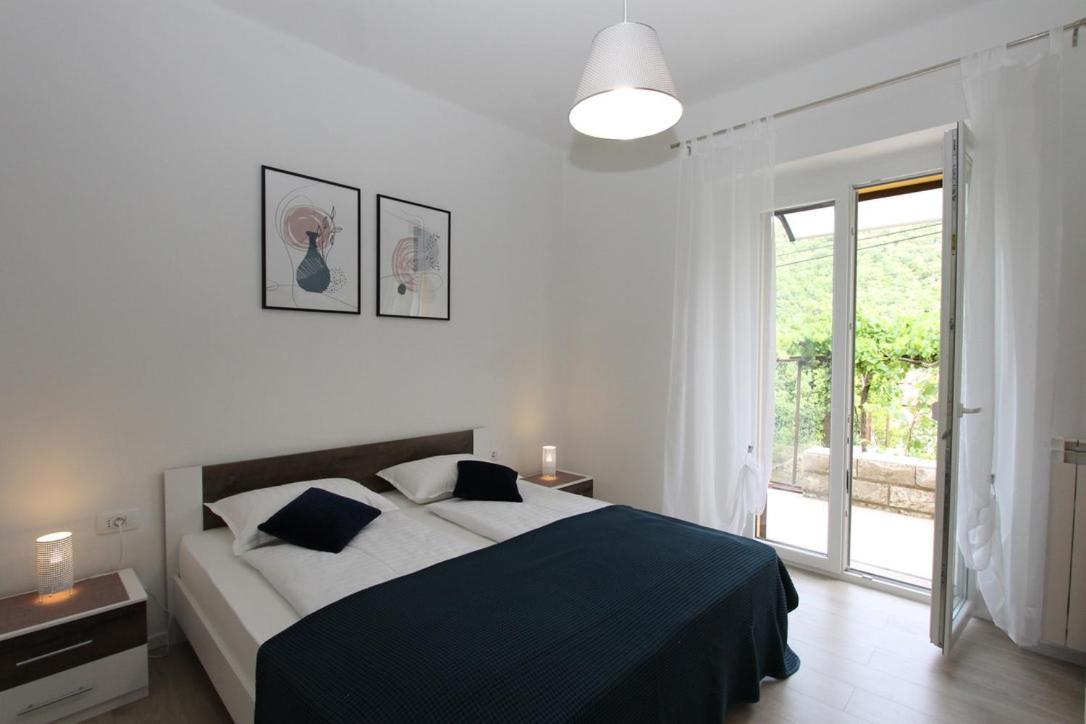 L Apartment Raša Exteriör bild