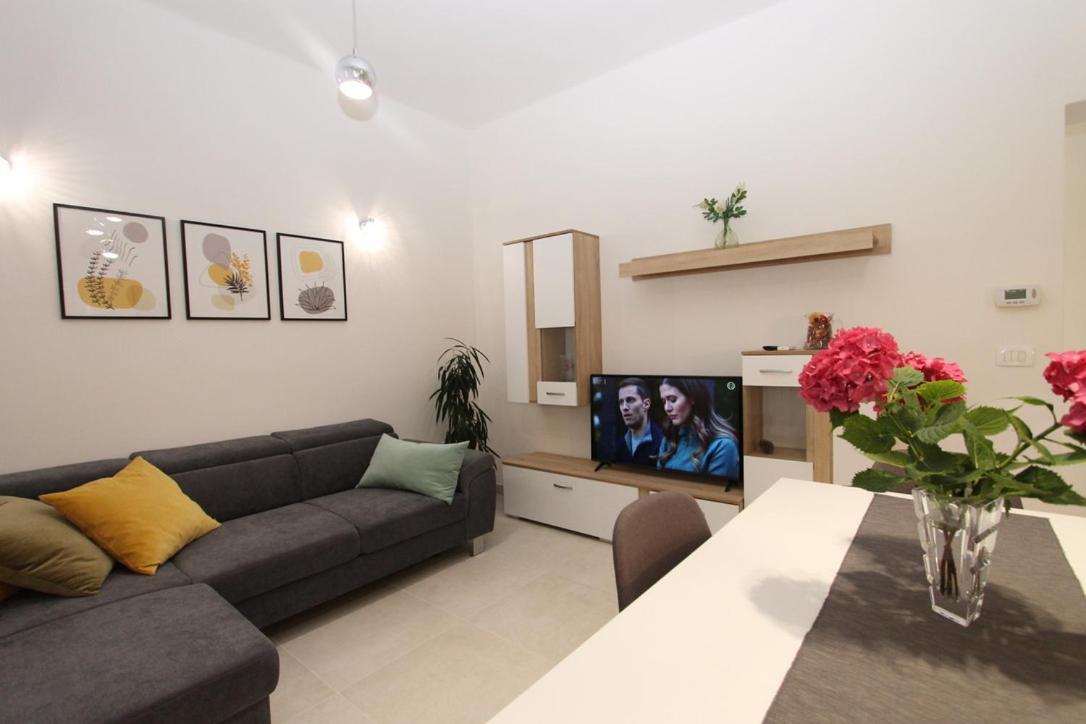 L Apartment Raša Exteriör bild