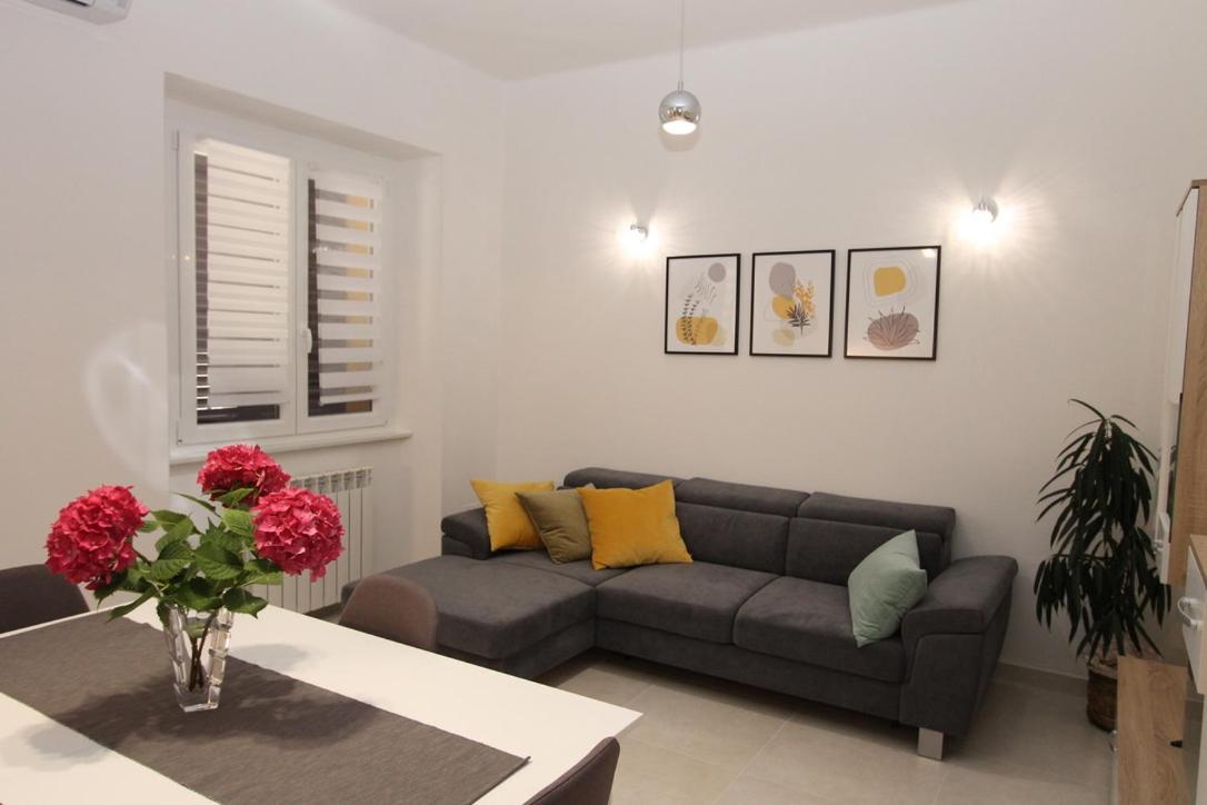 L Apartment Raša Exteriör bild