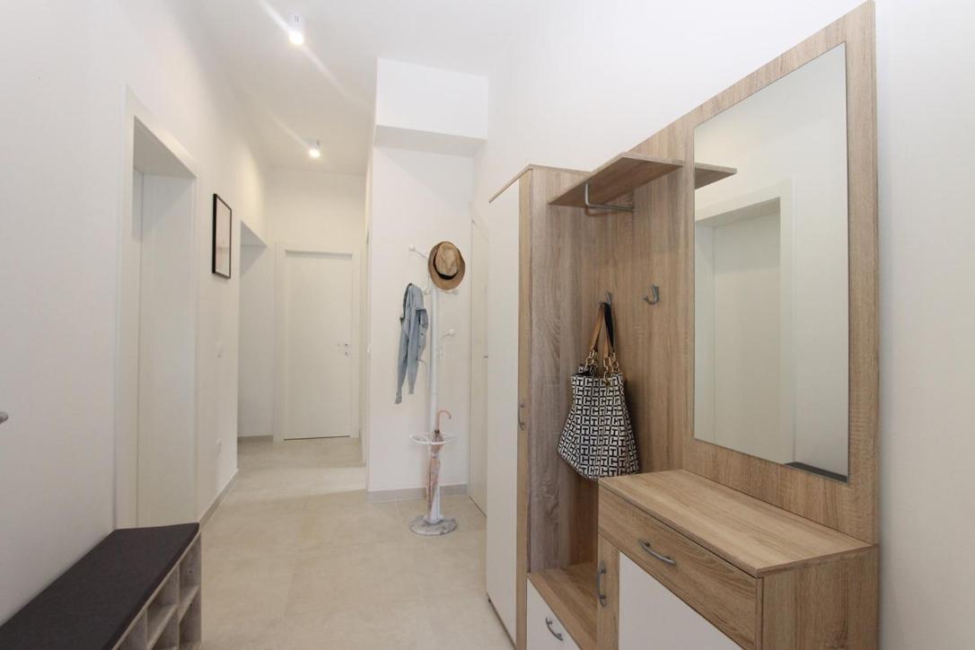 L Apartment Raša Exteriör bild
