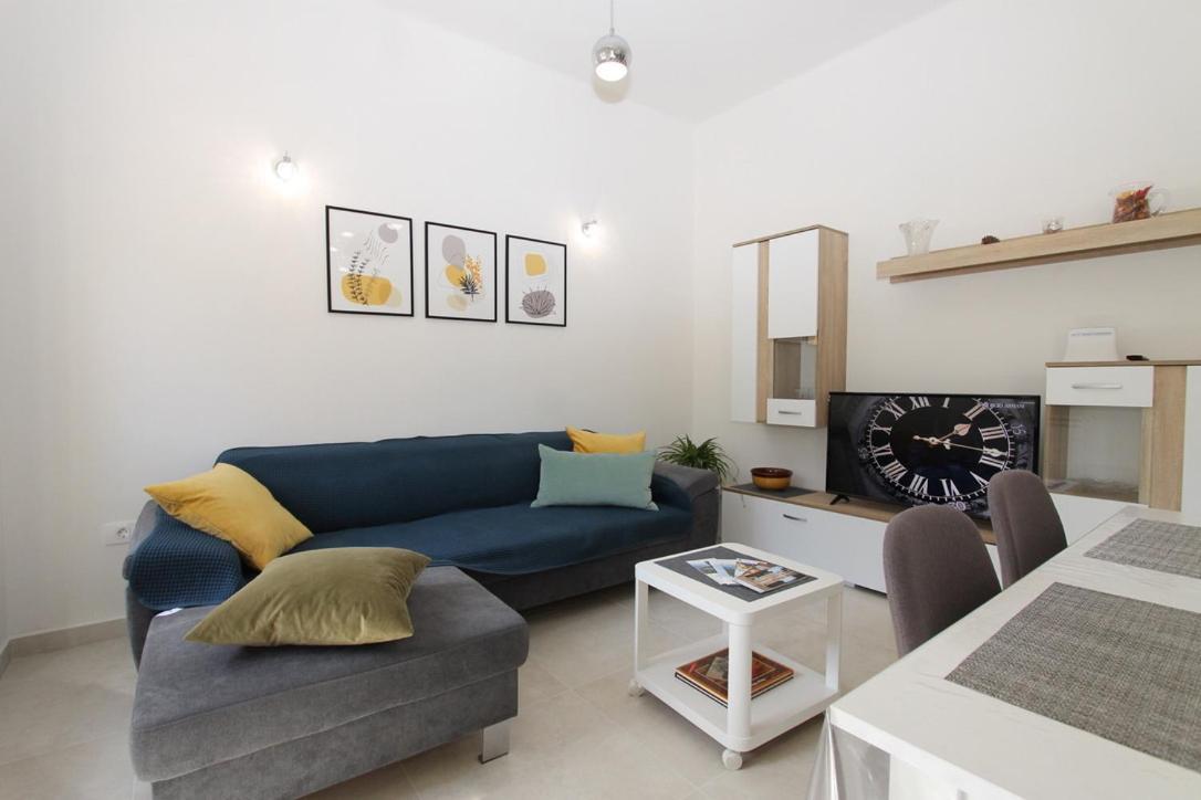 L Apartment Raša Exteriör bild