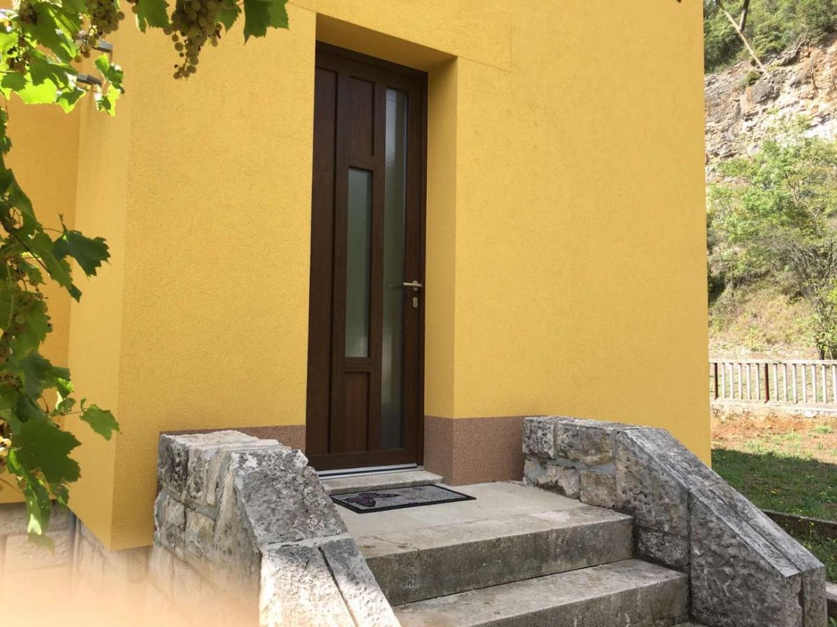 L Apartment Raša Exteriör bild
