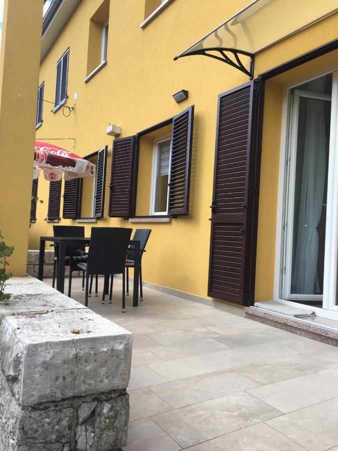 L Apartment Raša Exteriör bild