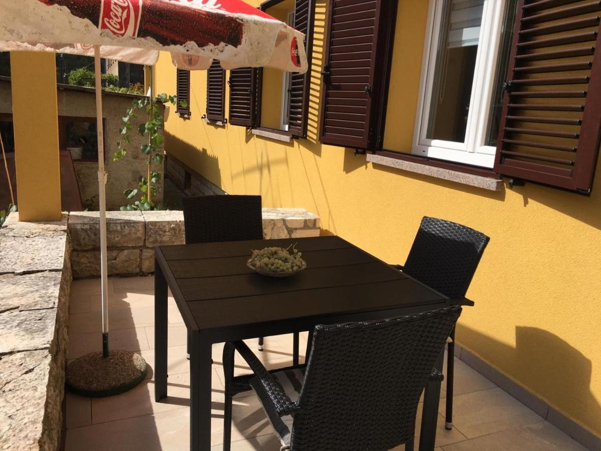 L Apartment Raša Exteriör bild
